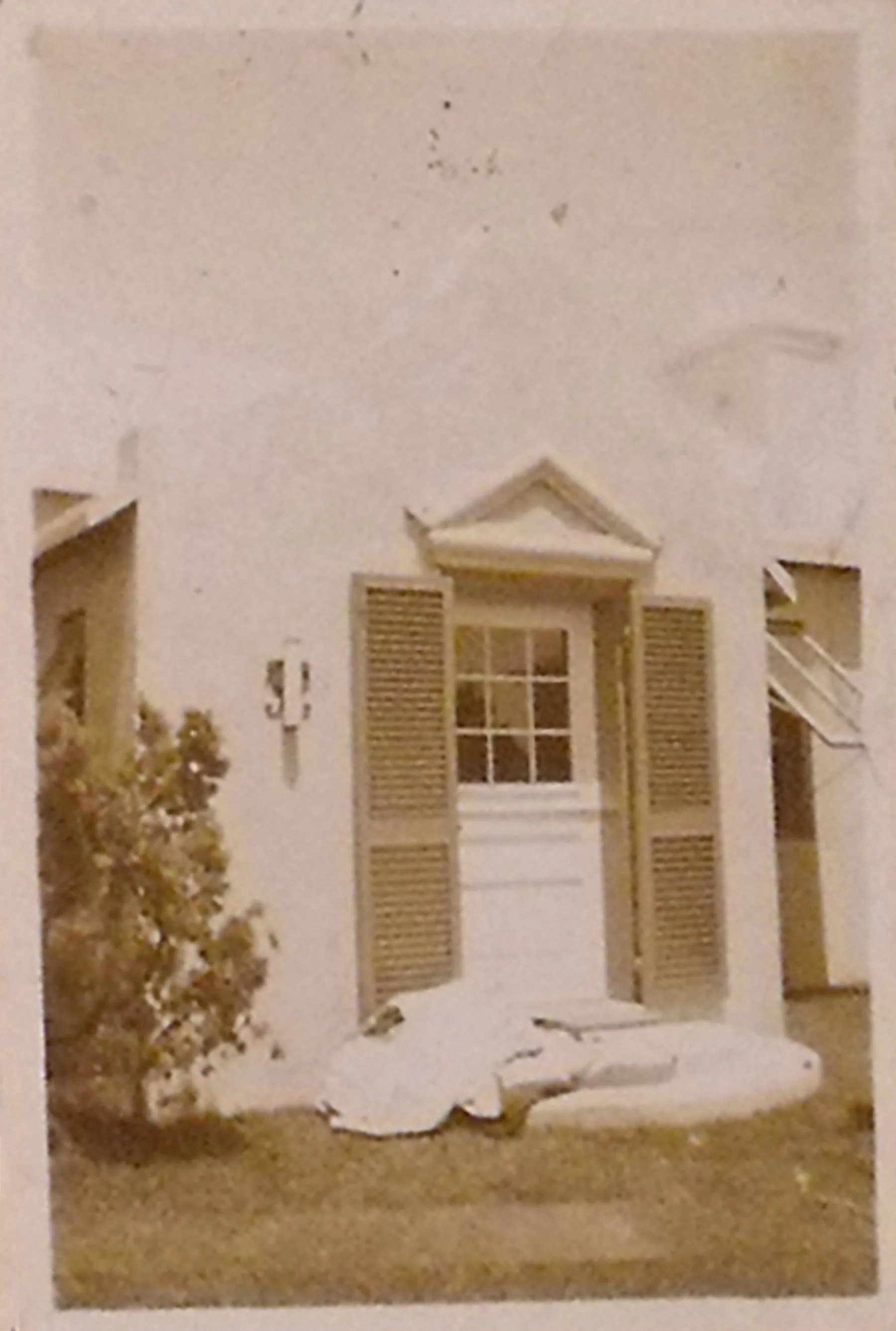 Detail photograph of a Bermuda cottage doorway